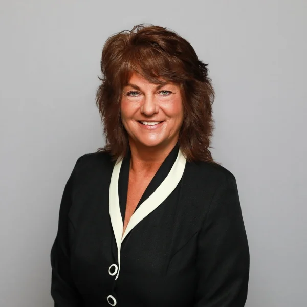 LISA MONDAY headshot